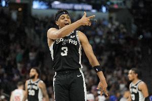 Baccarat Gaming-上赛季曾让给保罗！马刺官方：凯尔登-约翰逊将重新穿回3号！