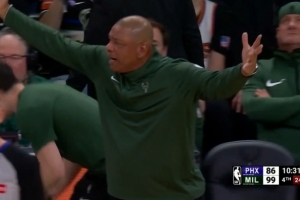 百家乐规则-老里都懵了！大洛篮下强攻想要2+1 结果裁判给T变成2-1