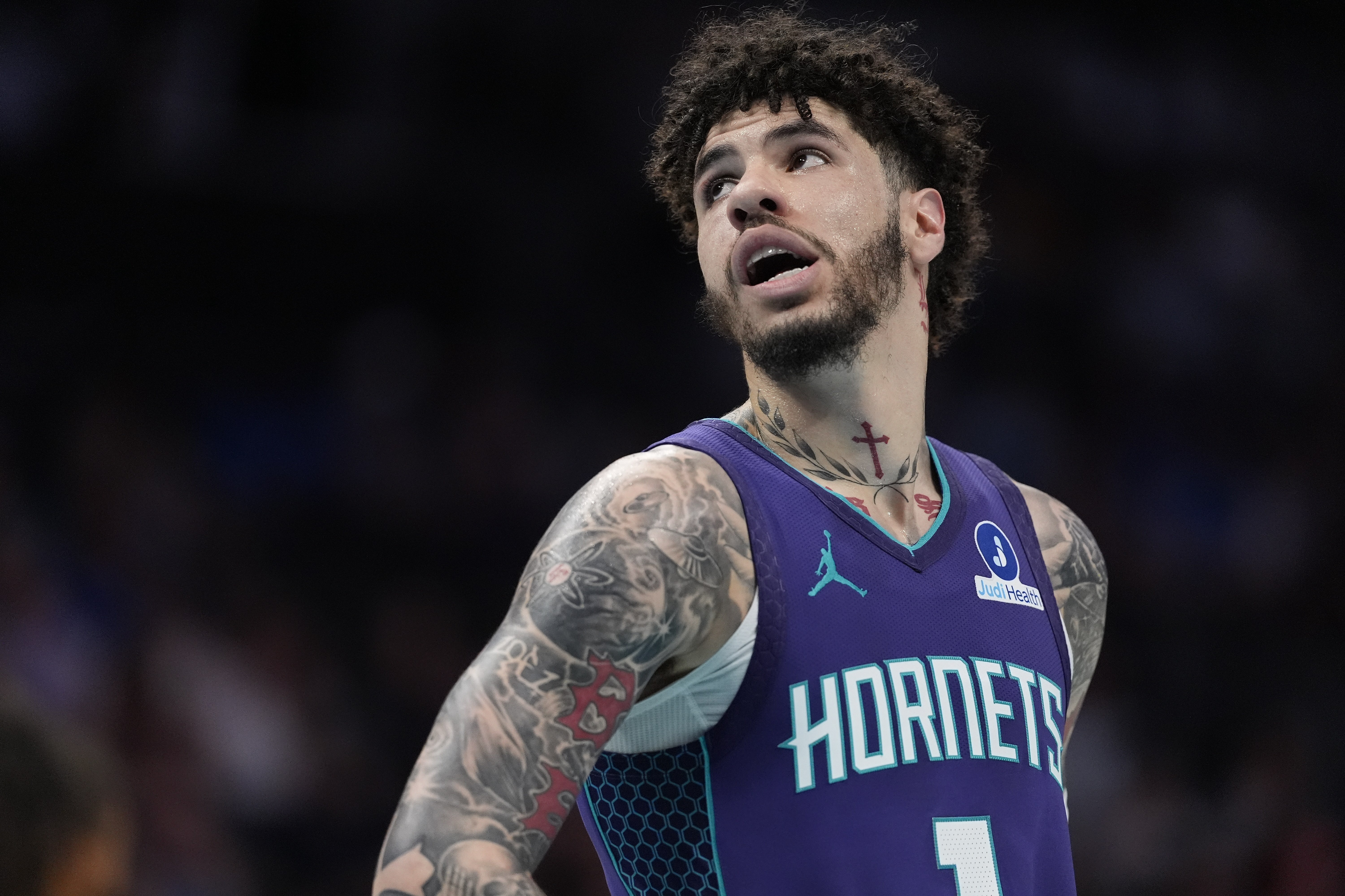 百家乐官网-虎头蛇尾！拉梅洛·鲍尔24中12&amp;三分15中6空砍36+5+6 末节零分