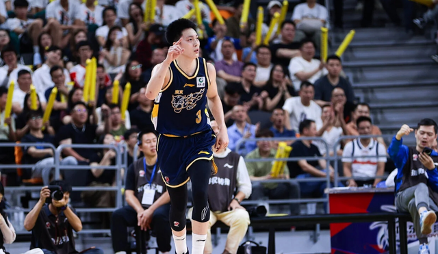 百家乐官网-广东宏远5分险胜！完成大逆转，麦考尔43分，王洪泽22分
